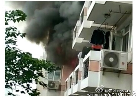 上海体育学院宿舍楼发生火灾