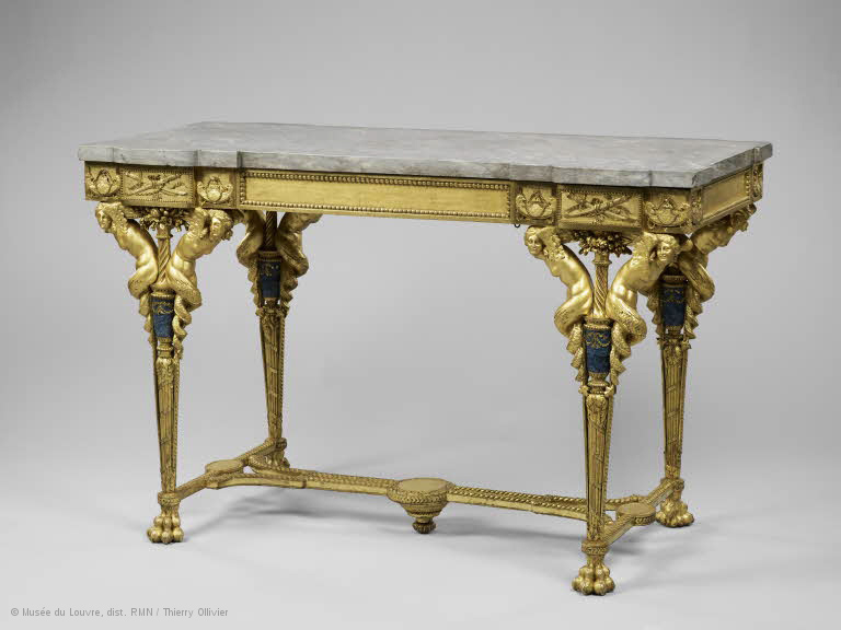 土耳其展厅(Cabinet turc)中的蜗形托脚狭桌(Table-console à quatre pieds)。(© Musée du Louvre, dist. RMN / Thierry Ollivier)