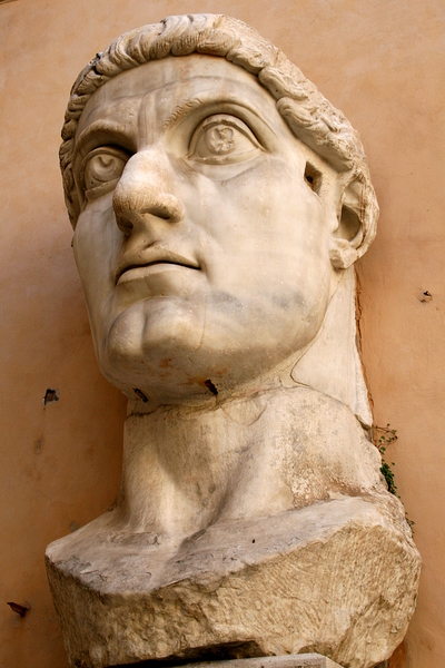 君士坦丁大帝头像（维基百科公有领域）