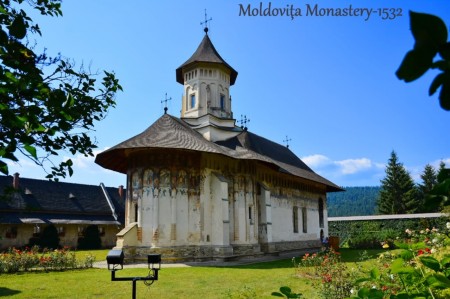 罗马尼亚布科维纳建于1532年的修道院（视频截图）