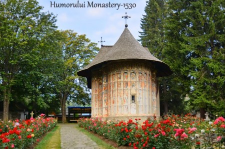 罗马尼亚胡莫鲁卢伊修道院（视频截图）